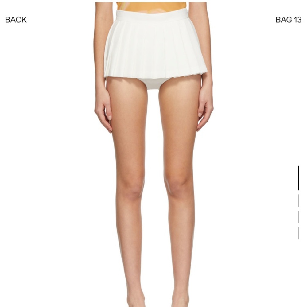 ISO White pushBUTTON skort. Do not buy!!!!!